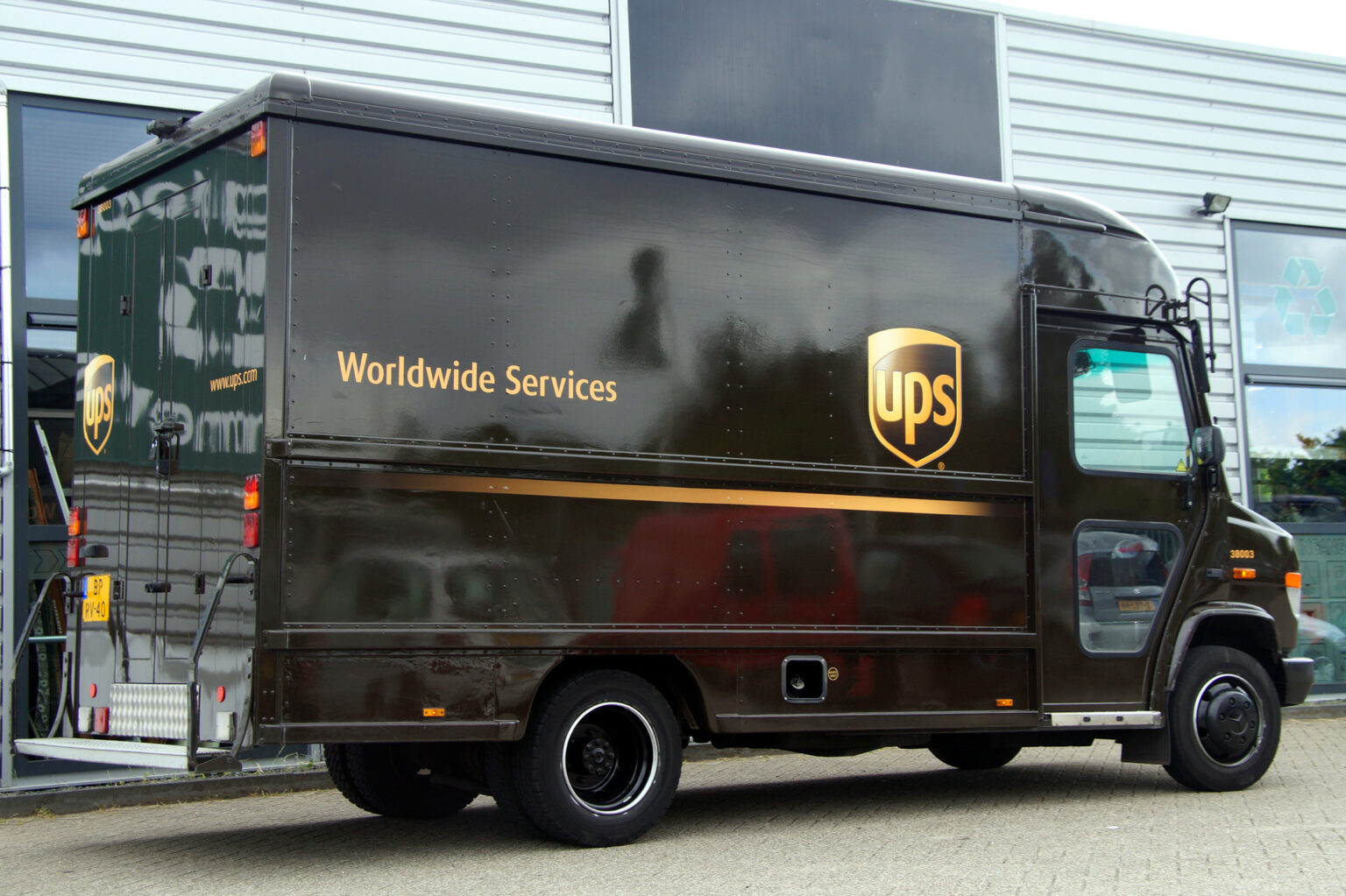 19-year-old man killed after collision with UPS truck in Riverside