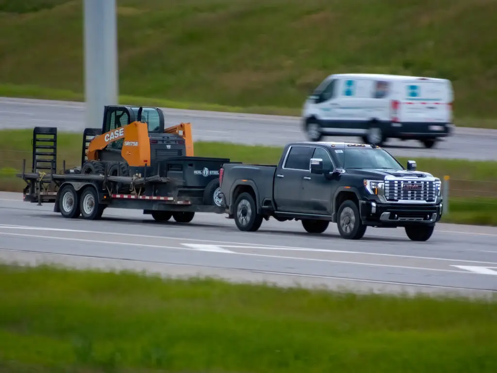 1 killed, another injured in a 5-vehicle chain-reaction crash on Highway 101 in Gonzales.
